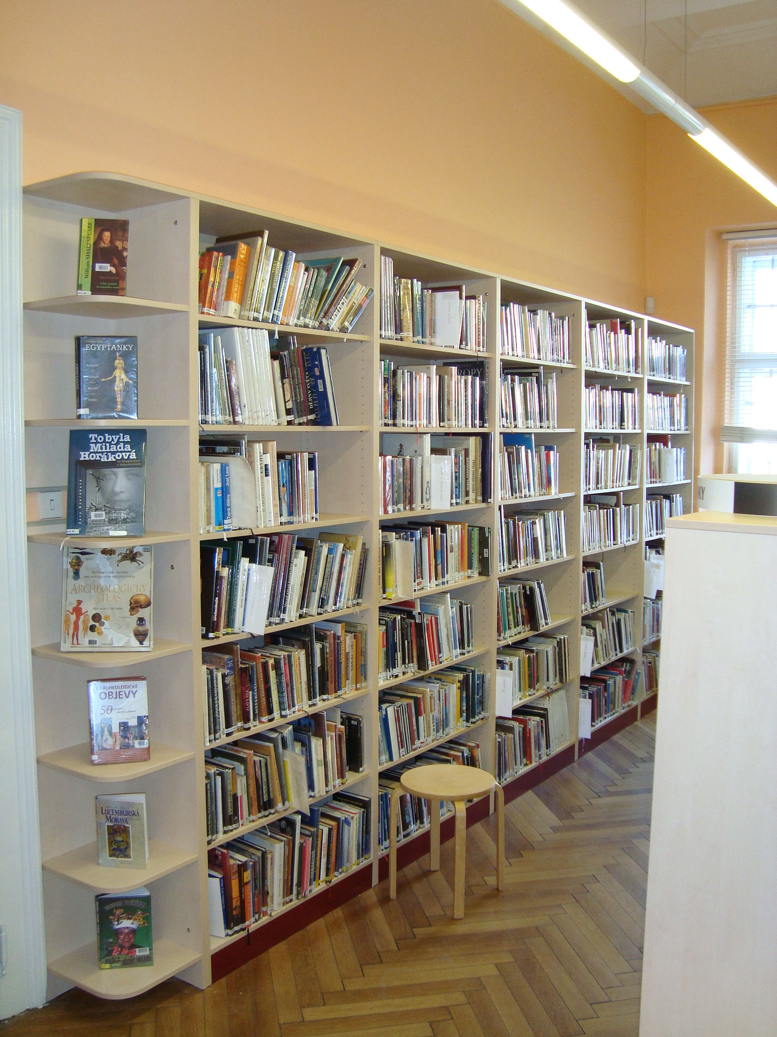 Knihovní regál IDEAL 18/25, rohový