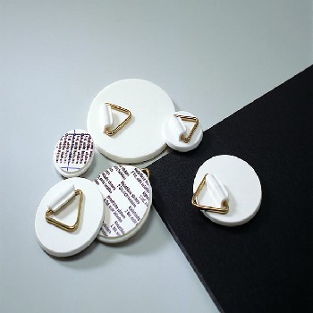 Samolepící držáky