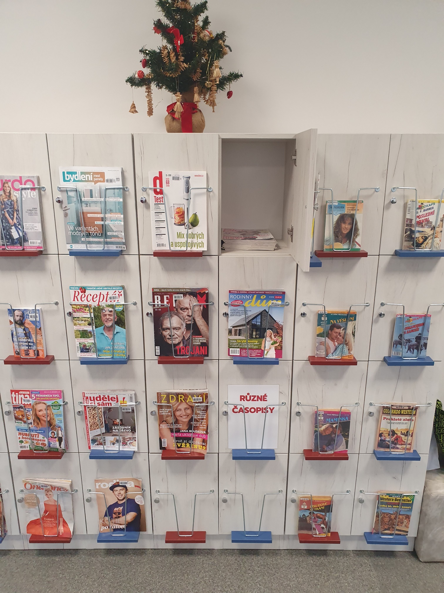 Časopisecké regály IDEAL