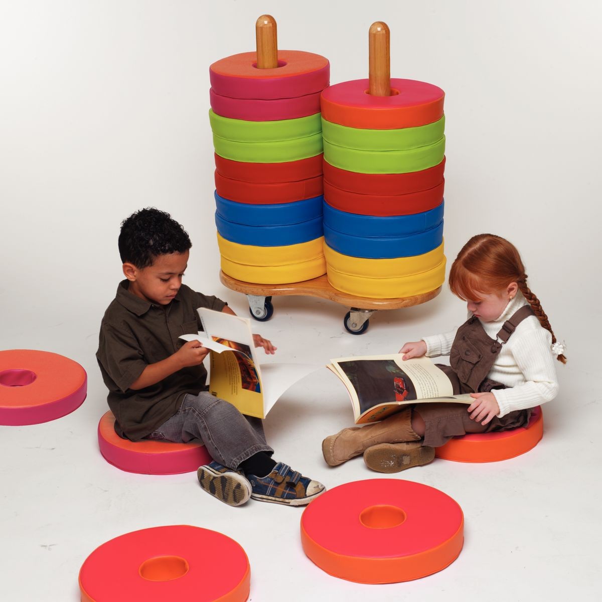 Kulatý podsedák na čtení Koblížek